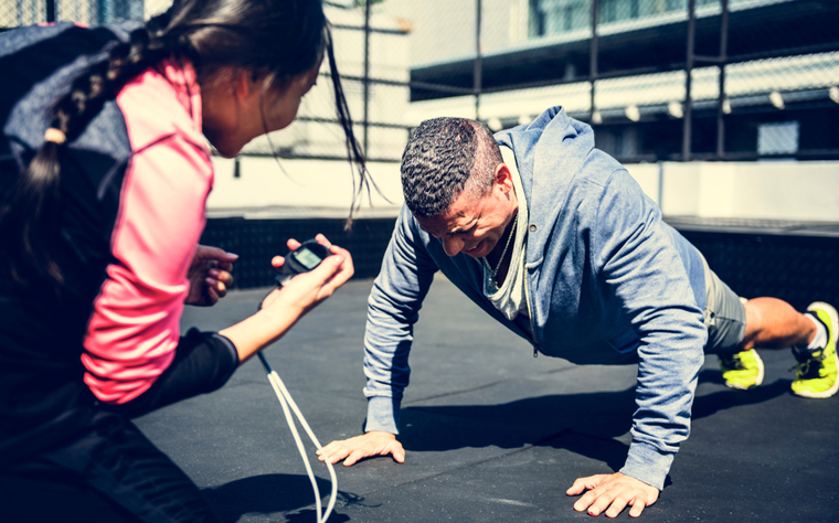 Quais São os Melhores Exercícios Físicos para Iniciar um Programa de Treino?